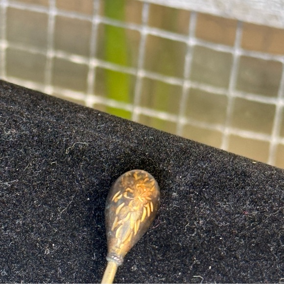 Ladies hat pin. Gold toned floral tip. 6 1/2” - Picture 3 of 7